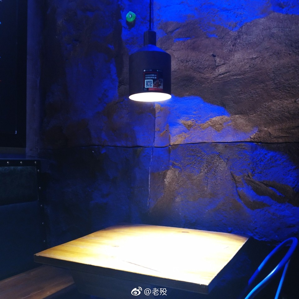 老殁手机壁纸：把悲伤留给自己 30P
